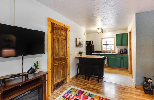 Red River House | Cozy Red River Getaway - Walk to Main Street