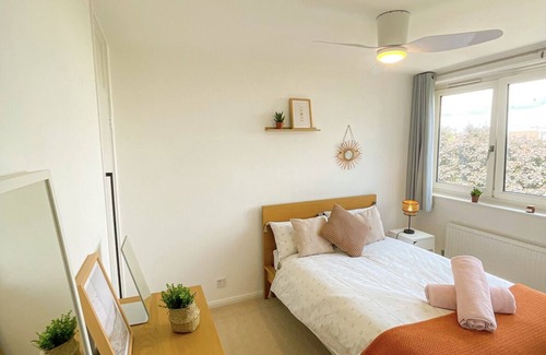 Tooting Apartment | Cozy Relaxing 3 Bed Apartment - 25 mins to Central London