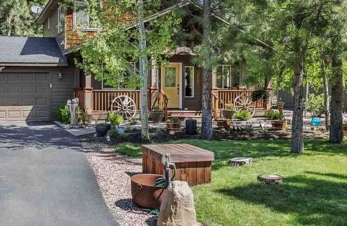 La Pine House | Cozy, relaxing house near La Pine State Park. Dogs ok!