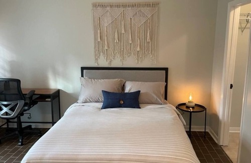 Charlotte House | Cozy remodeled 2-Bedroom close to everythingnn