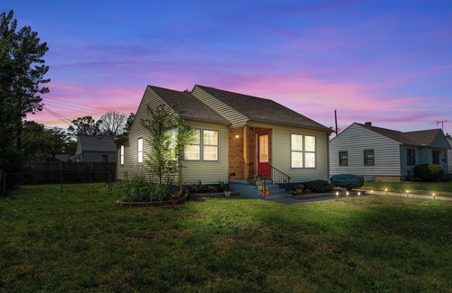 Wichita House | Cozy Remodeled 3 bedroom home close to WSU