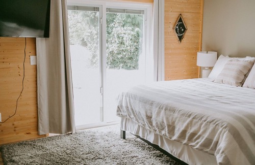 Port Angeles East House | Cozy remodeled home with hot tub, back yard, pet friendly