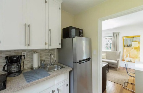 Granada Villa | Cozy Remodeled Private Guest House