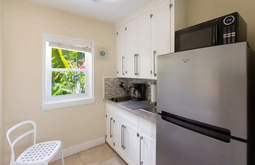 Granada Villa | Cozy Remodeled Private Guest House