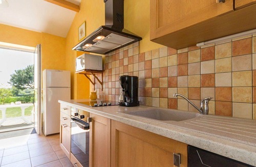 Saint-Pere-en-Retz Cottage | Cozy Renovated Cottage with SPA, Near Pornic, Family-Friendly, Wifi, Baby Gear Included