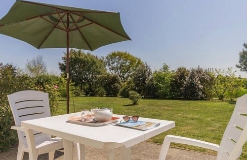Saint-Pere-en-Retz Cottage | Cozy Renovated Cottage with SPA, Near Pornic, Family-Friendly, Wifi, Baby Gear Included