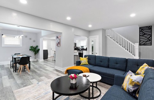 East Cleveland House | Cozy renovated Near Dt & Cleveland Clinic,King bed,3 Bedroom with WiFi, AC