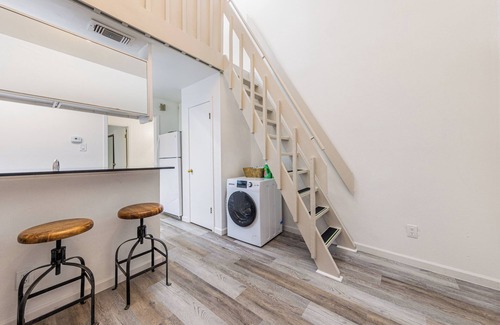 West Campus Apartment | Cozy Renovated 2 Bedroom Apt Near Downtown