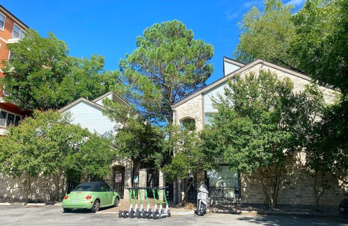 West Campus Apartment | Cozy Renovated 2 Bedroom Apt Near Downtown