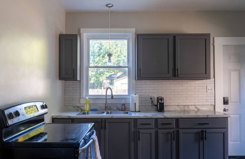 Dayton House | Cozy, Renovated 3-Bedroom in the Heart of Dayton