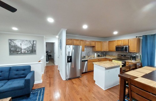 Corbin House | Cozy Renovated 4 Br 2 Bath Split Foyer House