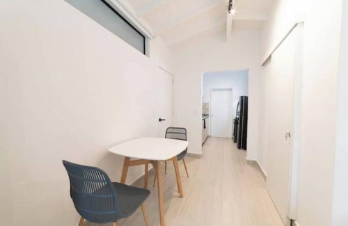 Los Naranjos Apartment | Cozy Renovated Apartment - A Hidden Gem in Poblado