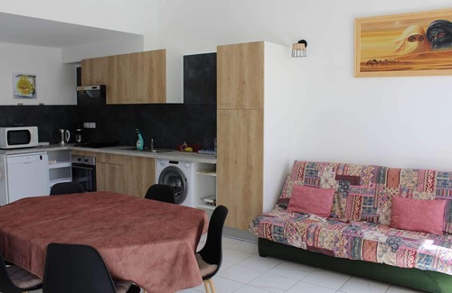 Port-la-Nouvelle House | Cozy Renovated House, 100m from Beach, 6 Guests, Terrace, Garage