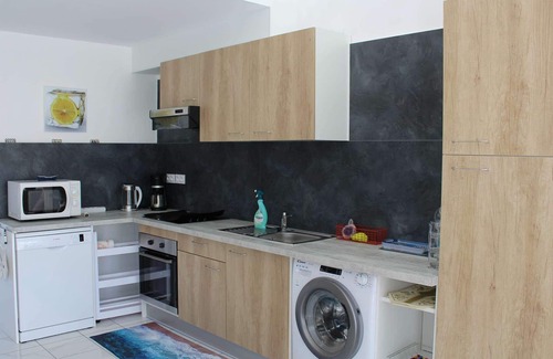Port-la-Nouvelle House | Cozy Renovated House, 100m from Beach, 6 Guests, Terrace, Garage