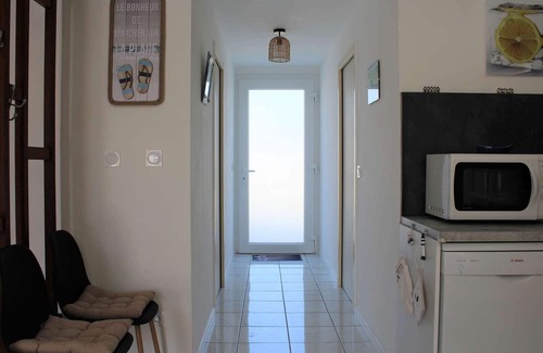 Port-la-Nouvelle House | Cozy Renovated House, 100m from Beach, 6 Guests, Terrace, Garage