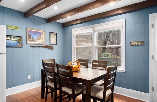 Waynesville House | Cozy Renovated Mountain Escape, 10 min to downtown Waynesville & Lake Junaluska,