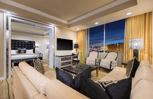 Las Vegas Resort | Cozy resort in Las Vegas with fitness room, WiFinSleeps up to 4 Guestsnnn
