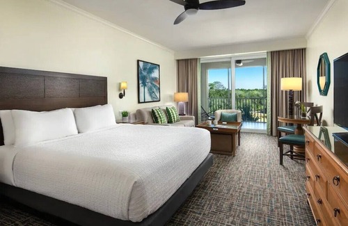 Bonita Springs Resort | Cozy resort in tranquil Bonita Springs with AC, WiFi, fitness room