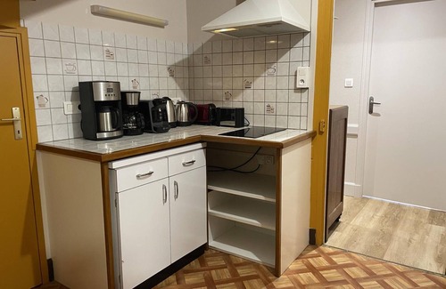 Ferrieres-sur-Sichon Cottage | Cozy Retreat in Southern France: Mountain Views, Hiking, Skiing, Terrace, Pets Welcome, Free WiFi