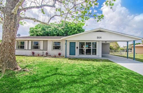 Interchange Square House | Cozy Retreat 13 min to Beach