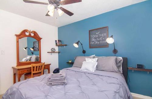 Interchange Square House | Cozy Retreat 13 min to Beach