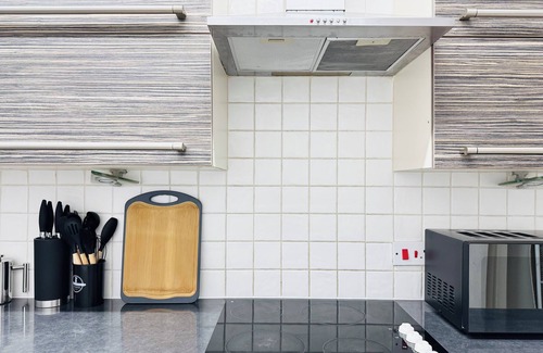Tollcross Apartment | Cozy Retreat at Prime location with Free parking