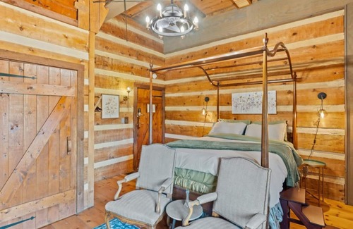 Townsend Hotel | Cozy Retreat | Balcony Views | Trails, Koi Pond & Firepit