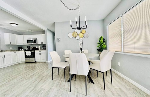 Crystal Lake House | Cozy Retreat, Close Beach, Pool, Table & Soccer