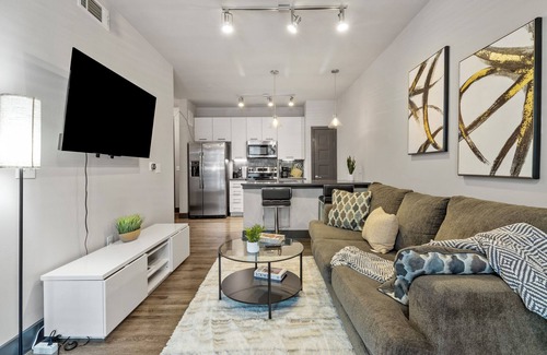 Chestnut Apartment | Cozy Retreat Close to Capitol & LBJ Library - WiFi