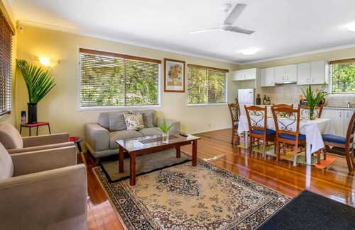 Sunnybank Hills House | Cozy retreat house with 3BR