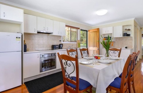 Sunnybank Hills House | Cozy retreat house with 3BR