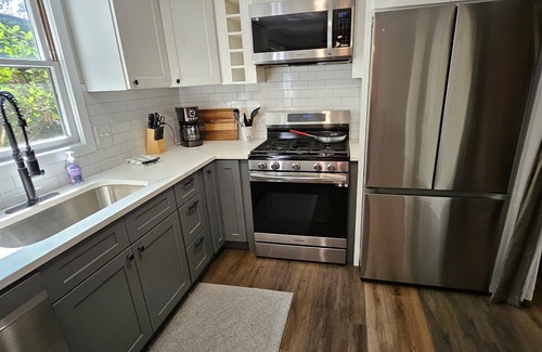 Athens Condo | Cozy retreat in Athens - convenient location, walk to Five Points, close to UGA.