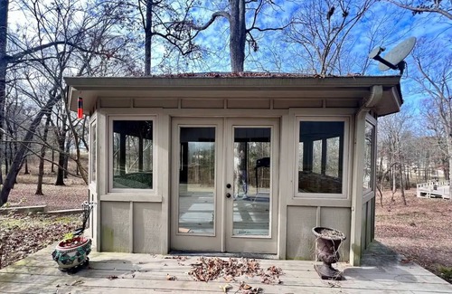 Redlick Apartment | Cozy retreat in the Pines!