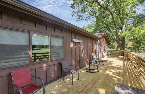 Sugar Grove Cabin | Cozy Retreat on Private Estate with Hot Tub