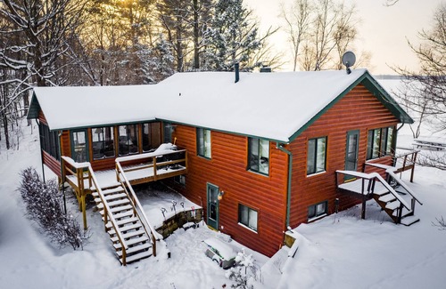 Aitkin House | Cozy retreat on TWO Lakes for the price of one! 4 beds 3 baths + sauna