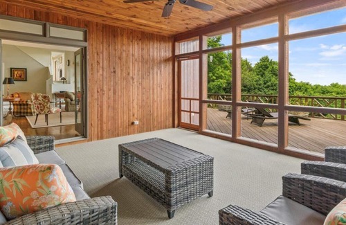 Naples House | Cozy Retreat overlooking Canadaigua Lake w Hot Tub
