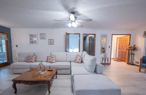 Fayetteville House | COZY Retreat