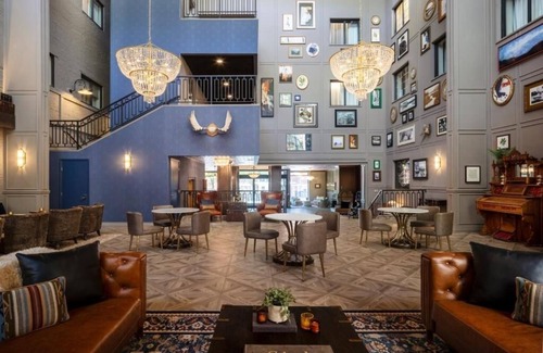 Glenwood Springs Hotel | Cozy Retreat – Walk to Hot Springs & More! Pets Allowed, Onsite Parking