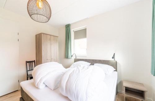 Scherpenisse House | Cozy Retreat with parking