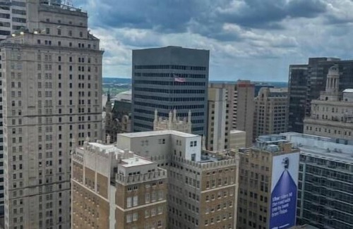 Downtown Dallas Apartment | Cozy Retreat with Rooftop Pool, Parking, and Spacious Comfort
