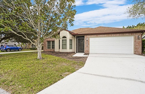 Country Oaks House | Cozy Retro Chic Sarasota Home