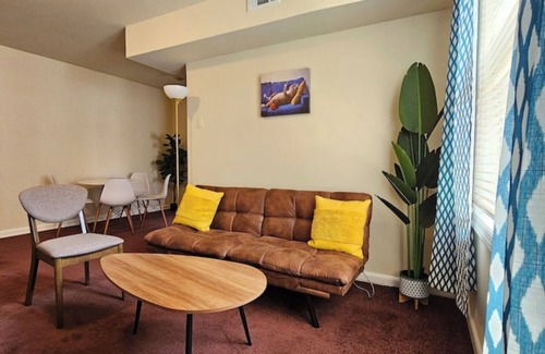 Bellevue Apartment | Cozy Retro Modern DC 1 BR Private Apt Wifi