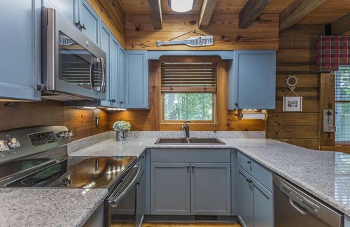 Lake Oconee Cabin | Cozy River Bend Retreat w/Private Dock