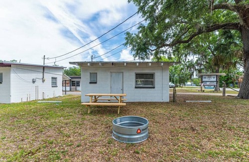 Chassahowitzka Cabin | Cozy River Cabin 2 Su