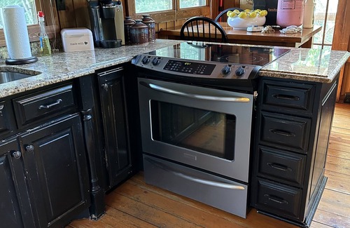 Bat Cave Cabin | Cozy River Cabin with river access and minutes from Chimney Rock state park