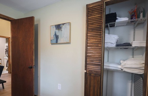 Canadensis Cottage | Cozy Riverfront 2BR 1BA Escape - Mins from Kalahari and Camelback