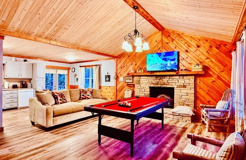 Gatlinburg - Pigeon Forge Cabin | Cozy Riverfront Cabin with Creek Views, Hot Tub, Pool Table, and Fire Pit