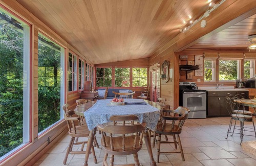 Guerneville House | Cozy Riverfront Cabin - Beach Access & Wood Stove