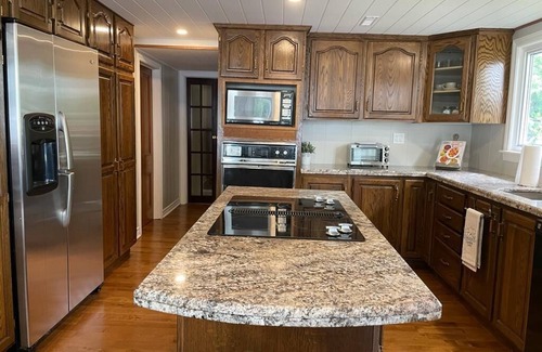 Merrickville-Wolford Cottage | Cozy Riverfront Cottage by Rideau River