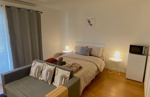 Neuilly-Plaisance Apartment | Cozy Riverfront Living, 5-Min Walk To Riverside Train